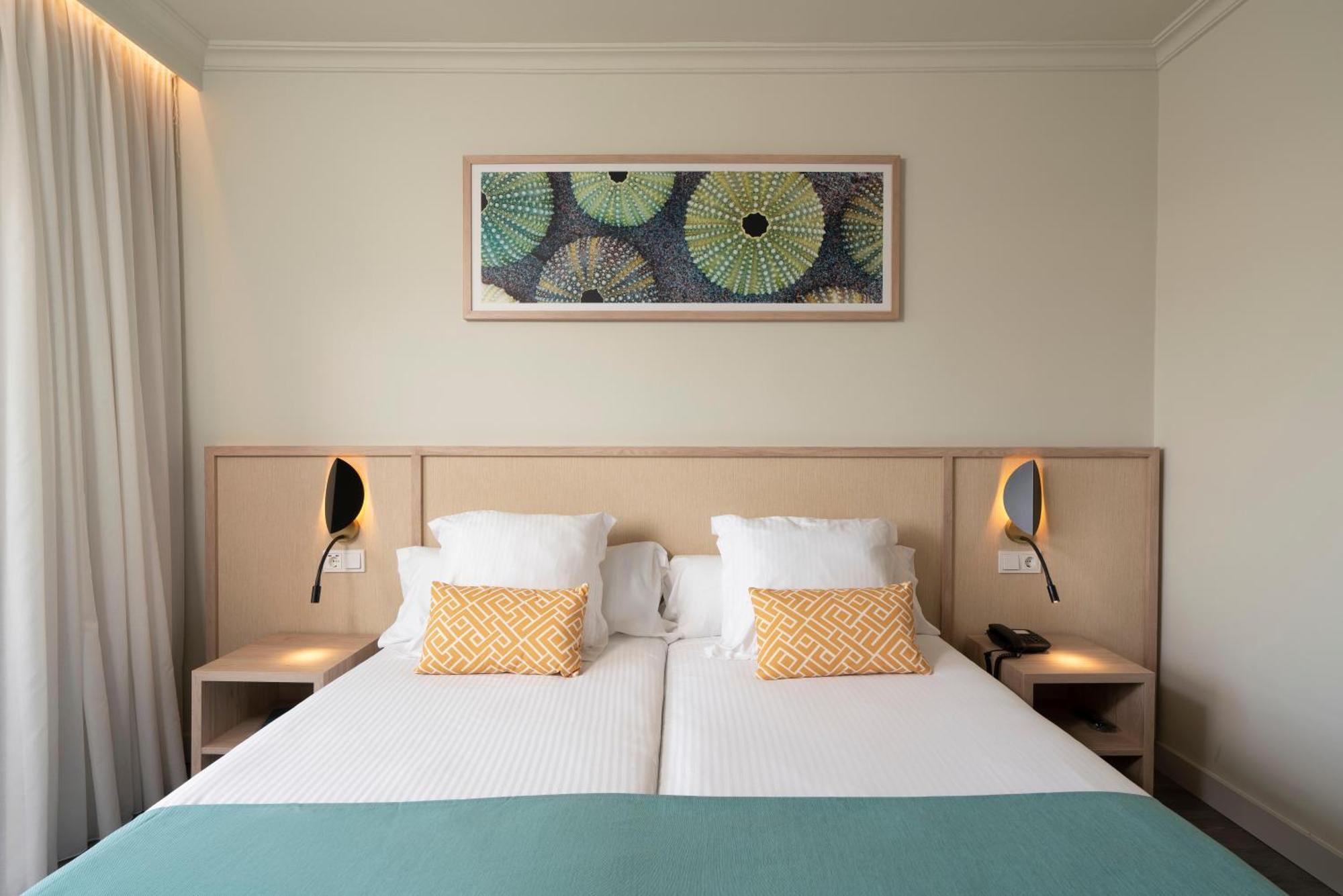 Doppelzimmer mit Pool- und Meerblick