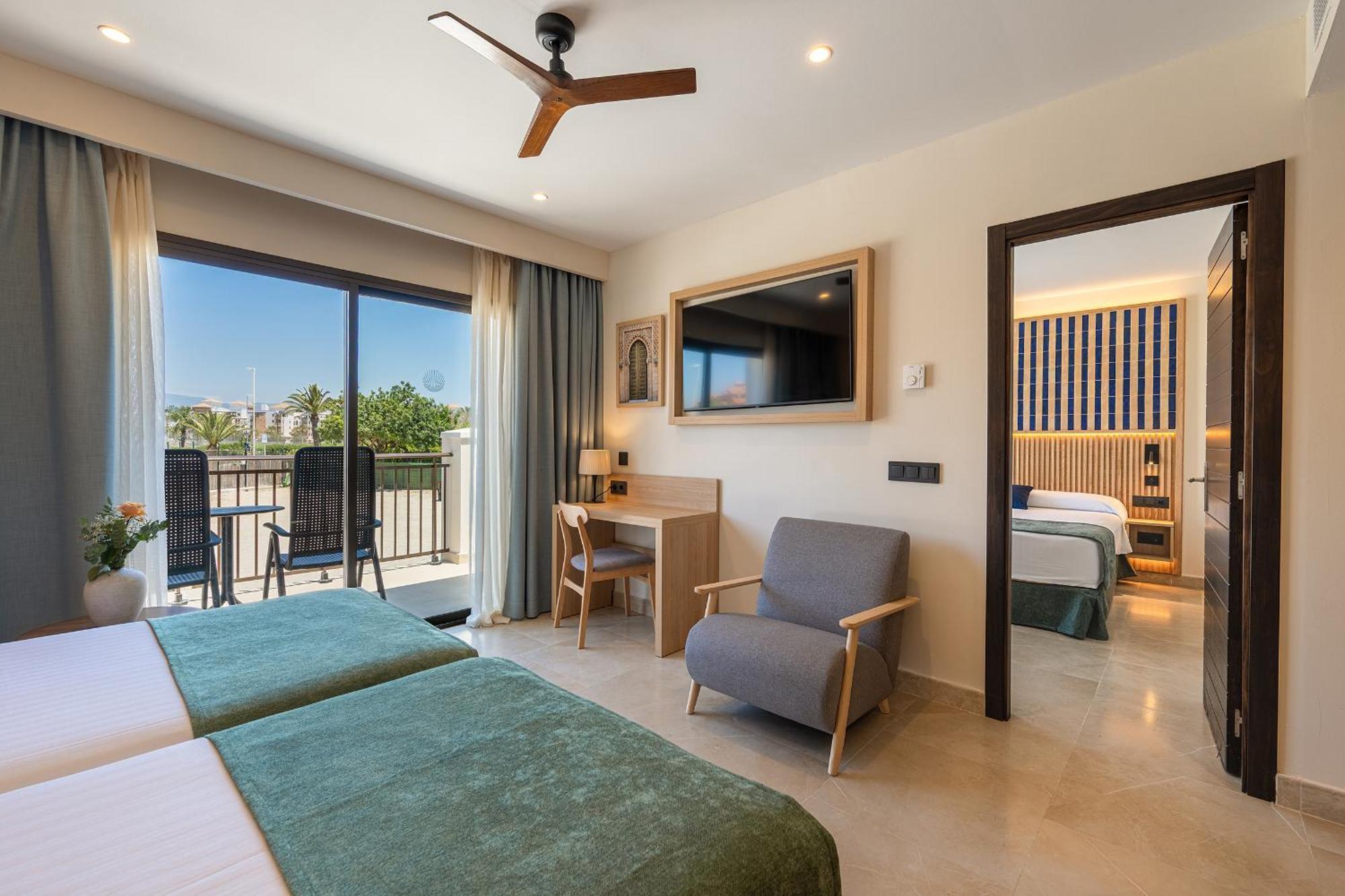 Family Room (2 Adults + 2 Children)