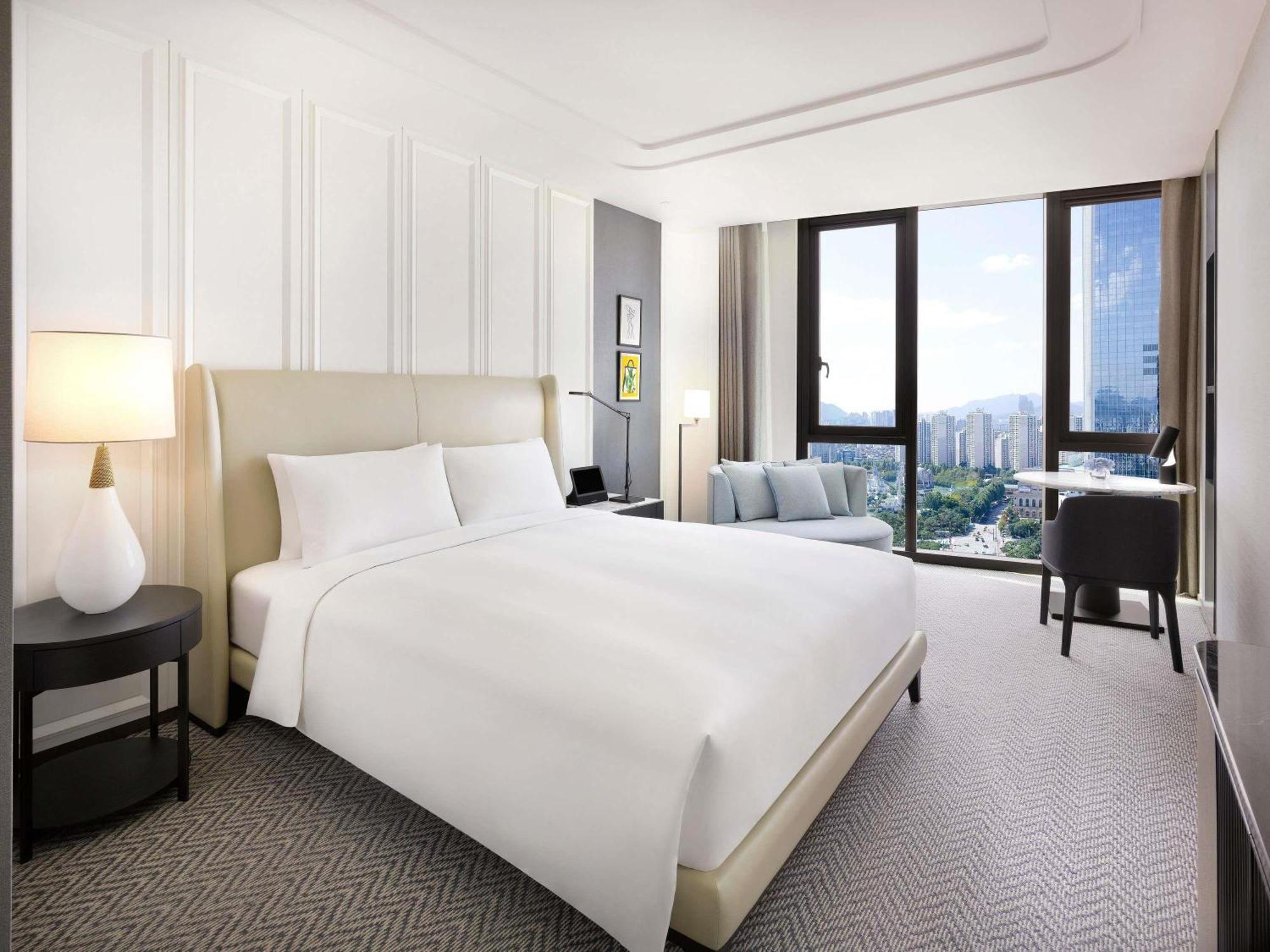 Luxury Lake Room 1 King Size Bed Lake View