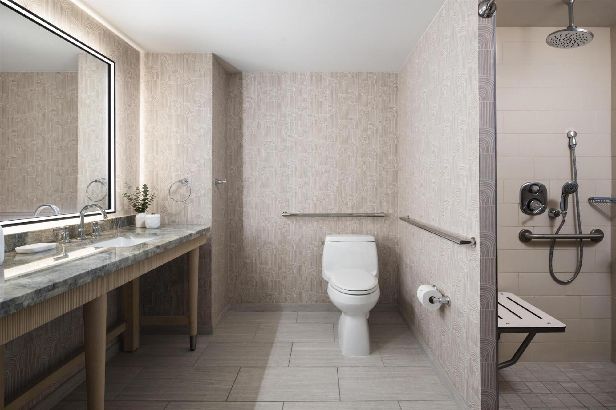 Queen Room Roll Shower