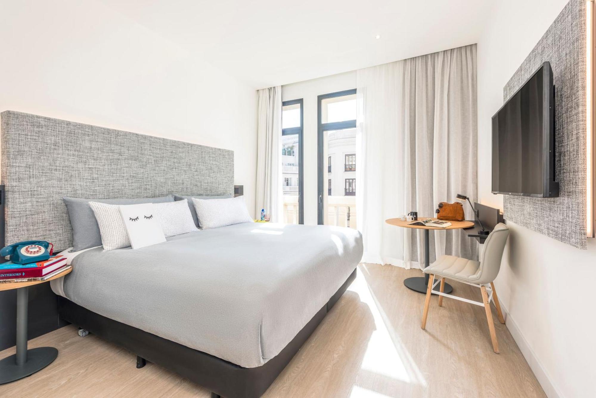 Quarto Innside com Vista da Gran Vía