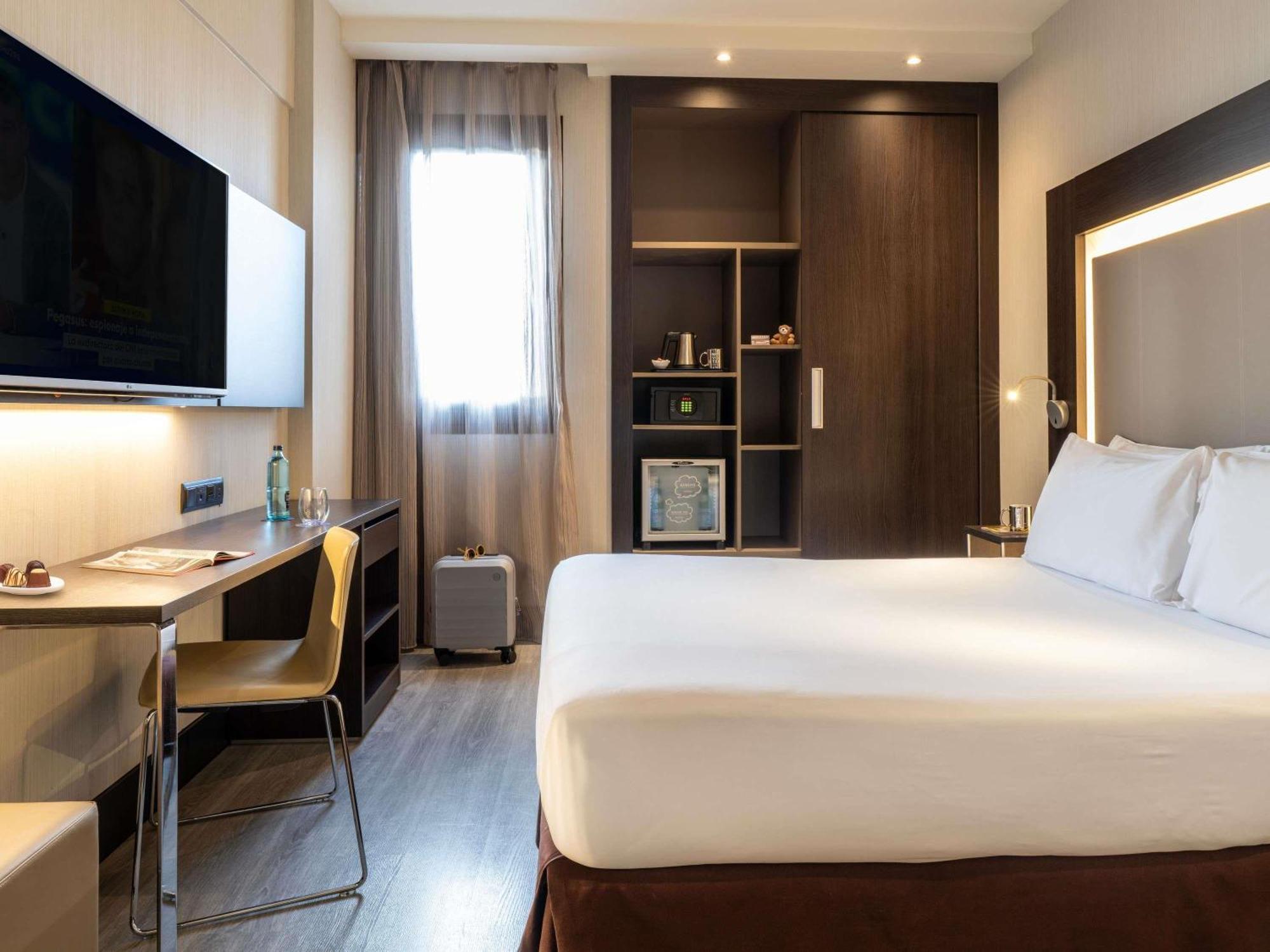 Standard Queen Room