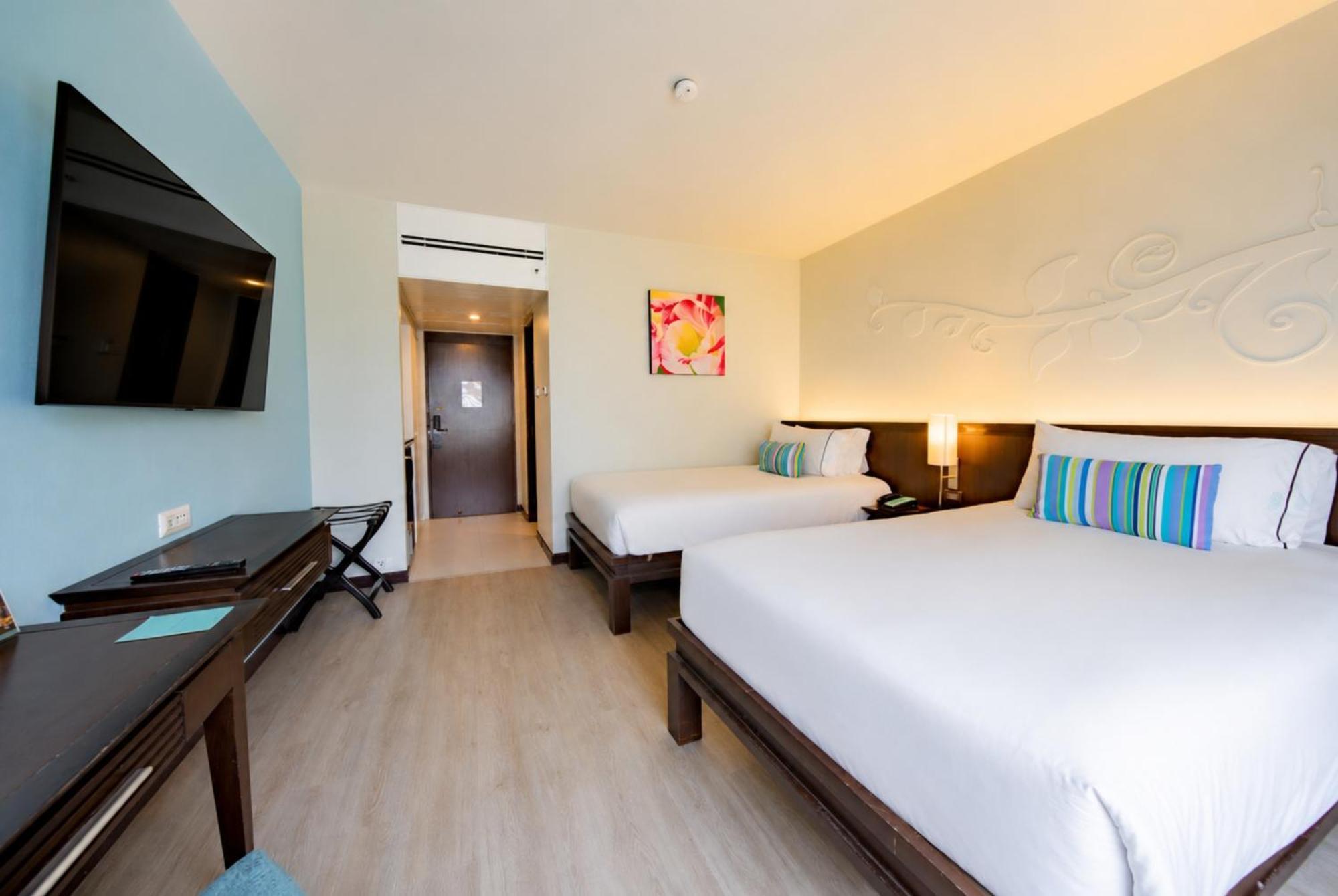 Deluxe Pool View Twin Bed