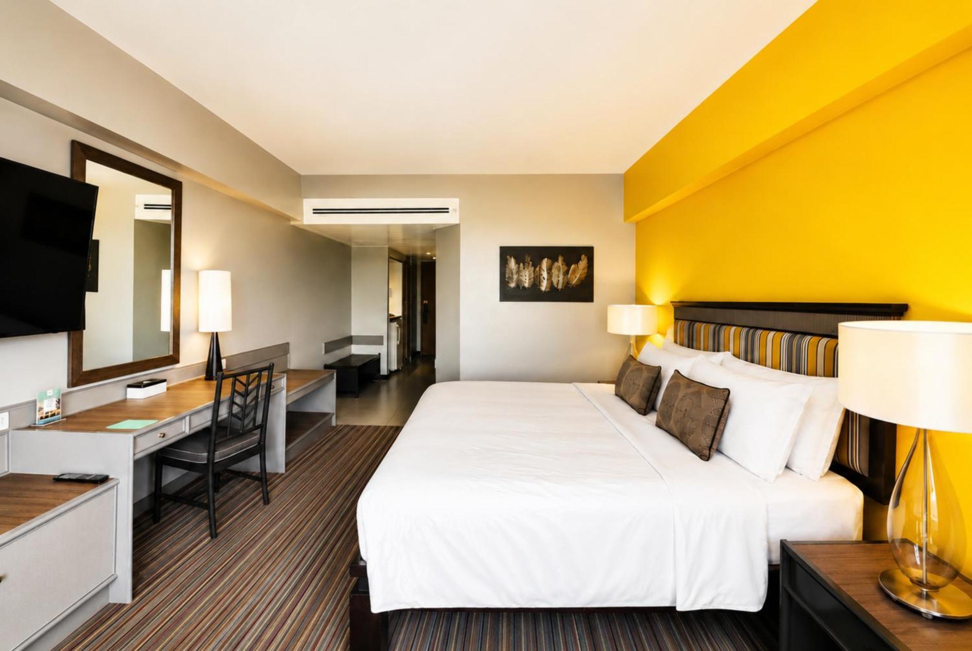 Deluxe City View King Bed