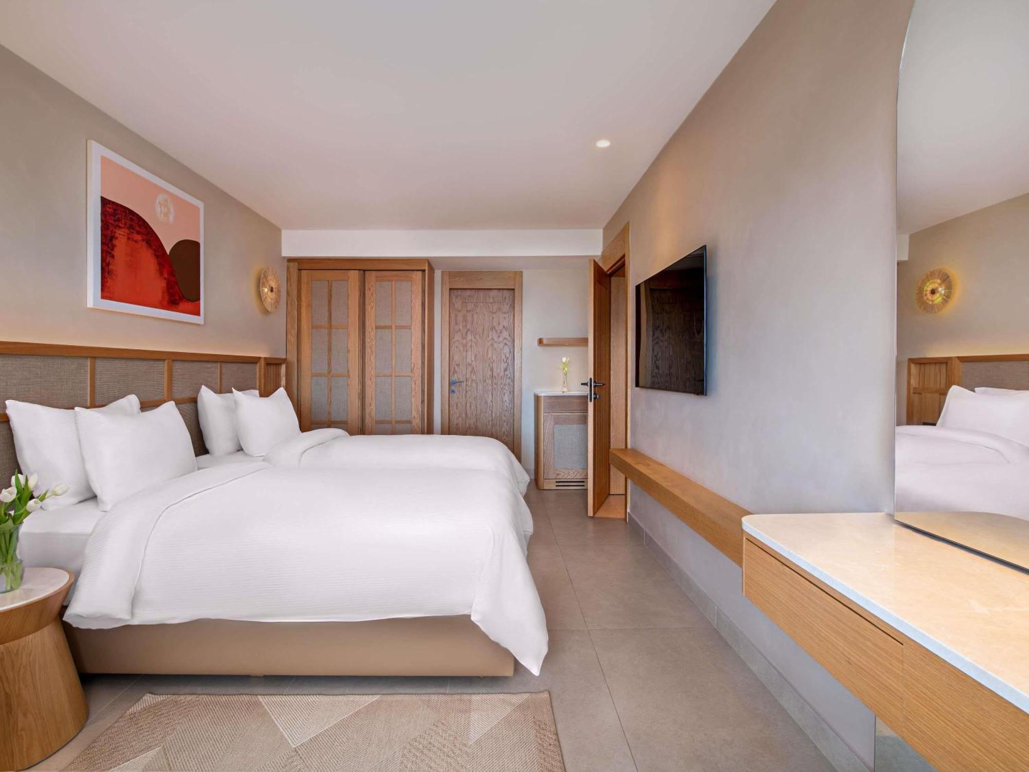 Deluxe Family Suite Garden view