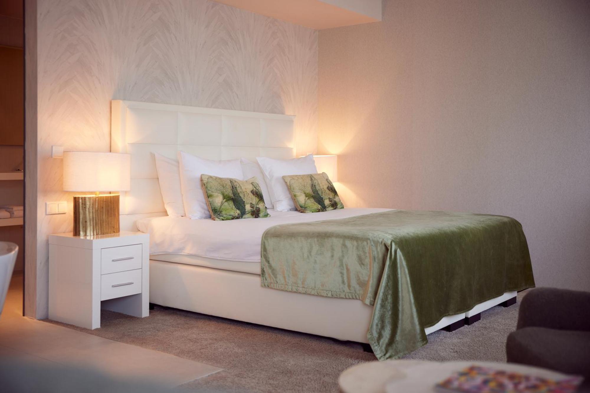 Amethyst Quartz Suite