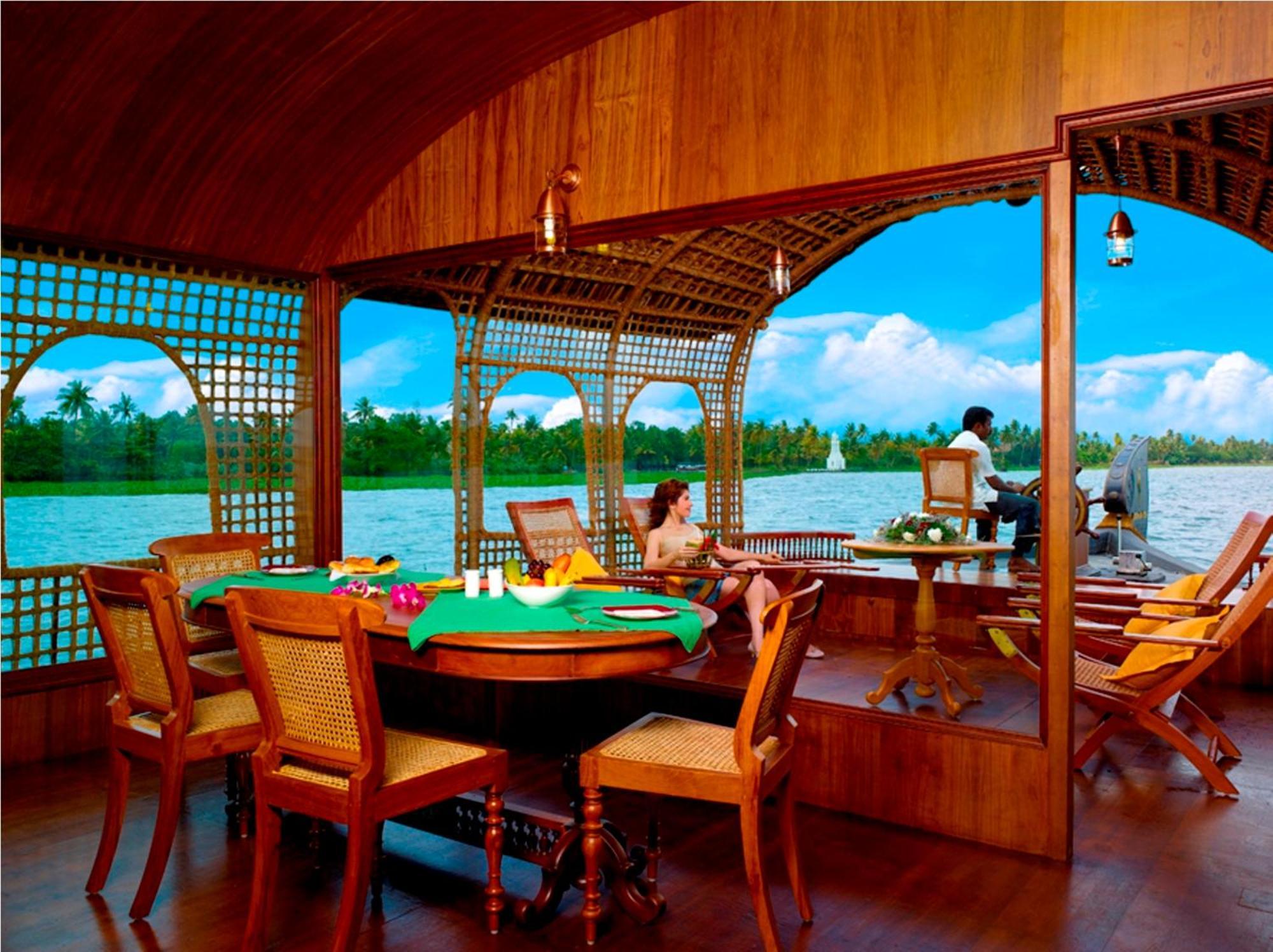 One-Bedroom Houseboat