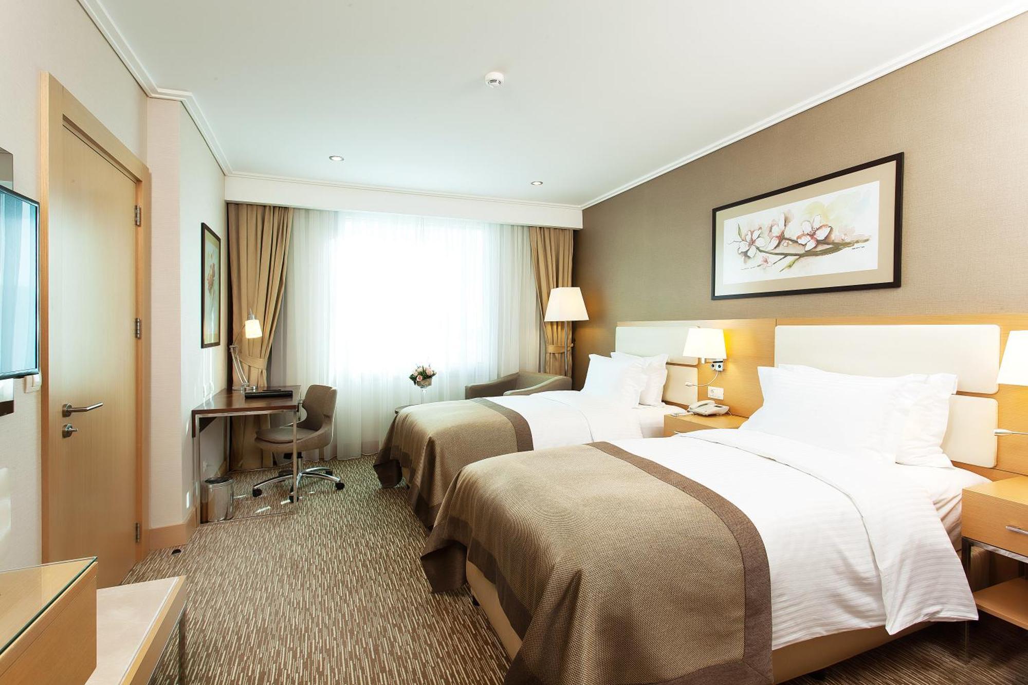 Superior Room with City View,823880003:JPEG