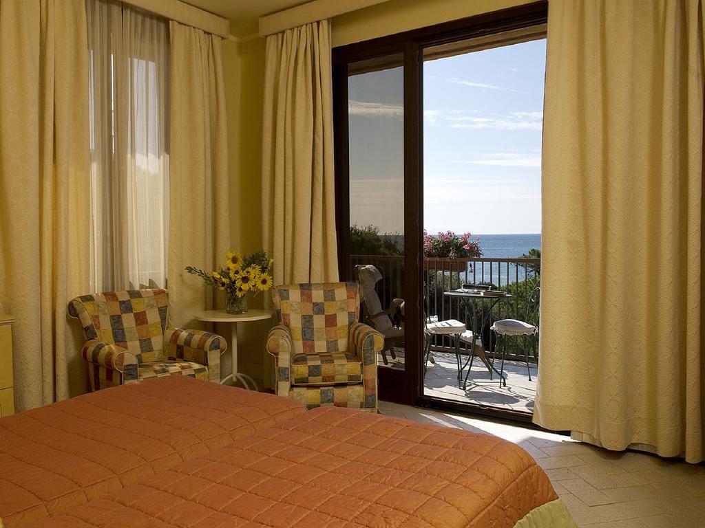 Double or Twin Room with Sea View,194283802:JPEG