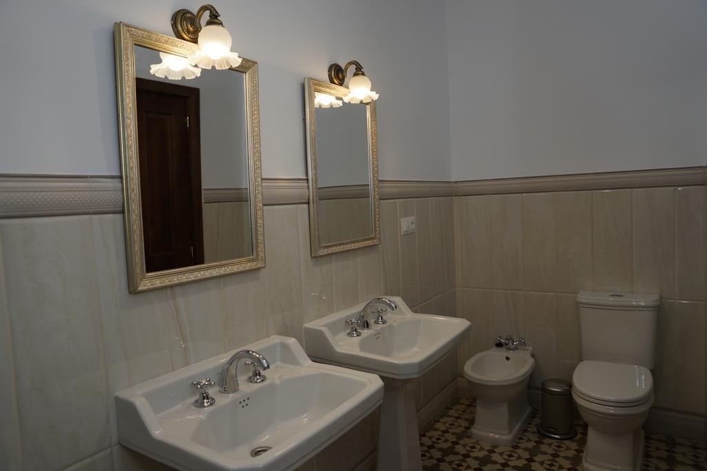 Deluxe Double or Twin Room with Balcony,325426522:JPEG