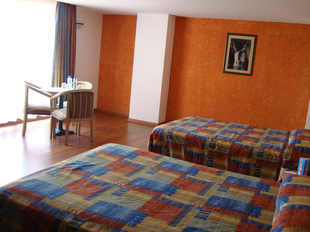 Double Room with Two Double Beds,689292174:JPEG