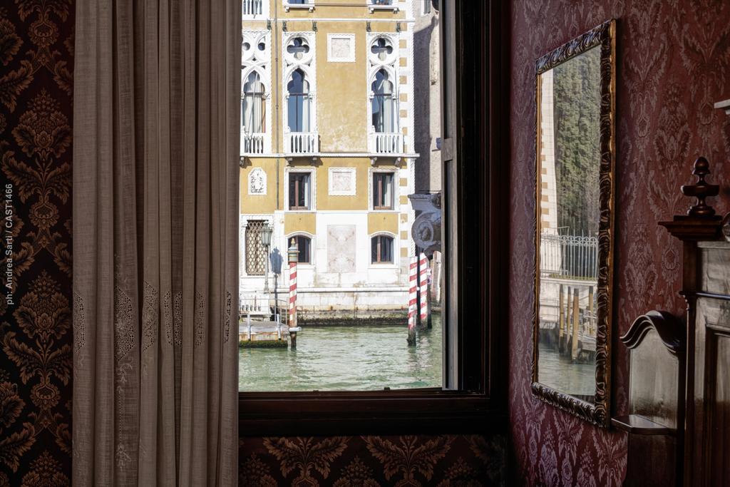 Large Quadruple Room with Canal View