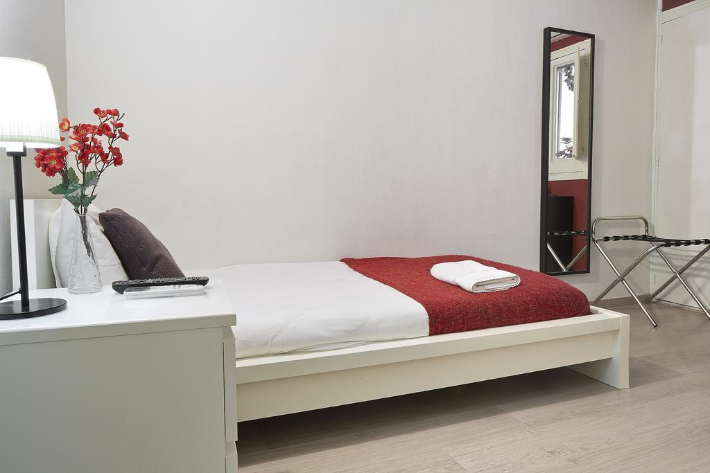 Single Room,691220529:JPEG