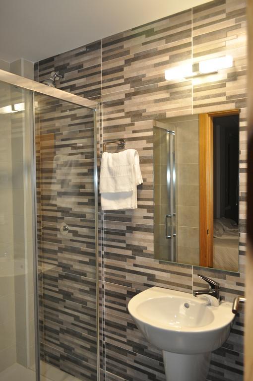Quadruple Room Bathroom
