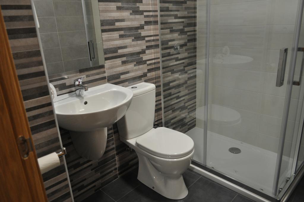 Family Room Bathroom,241799137:JPEG
