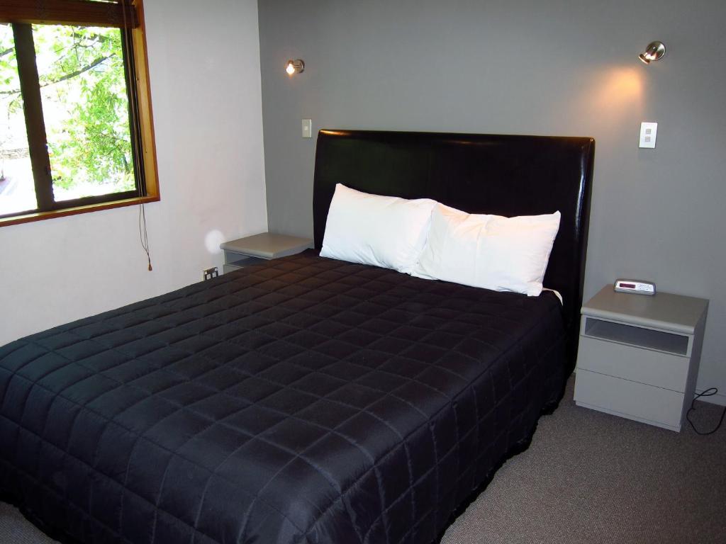 Executive Three-Bedroom Three-Bathroom Apartment,152579821:JPEG