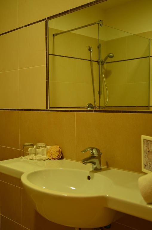 Double or Twin Room,247946705:JPEG