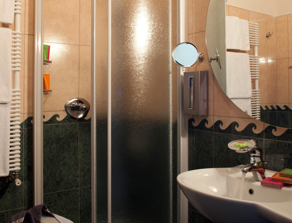 Superior Deluxe Double or Twin Room with Lake View,248564833:JPEG