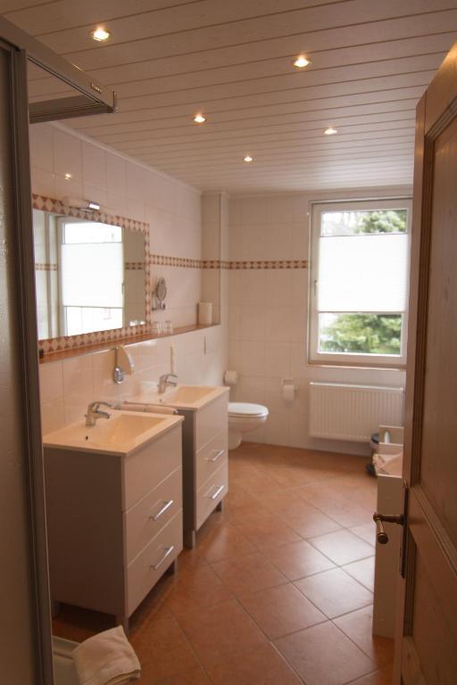 Standard Apartment mit 2 Schlafzimmern und Wohnzimmer