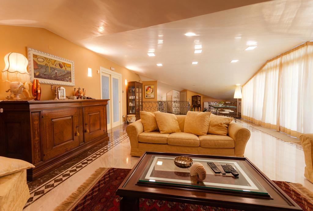 Deluxe Suite with Sea View,264863581:JPEG