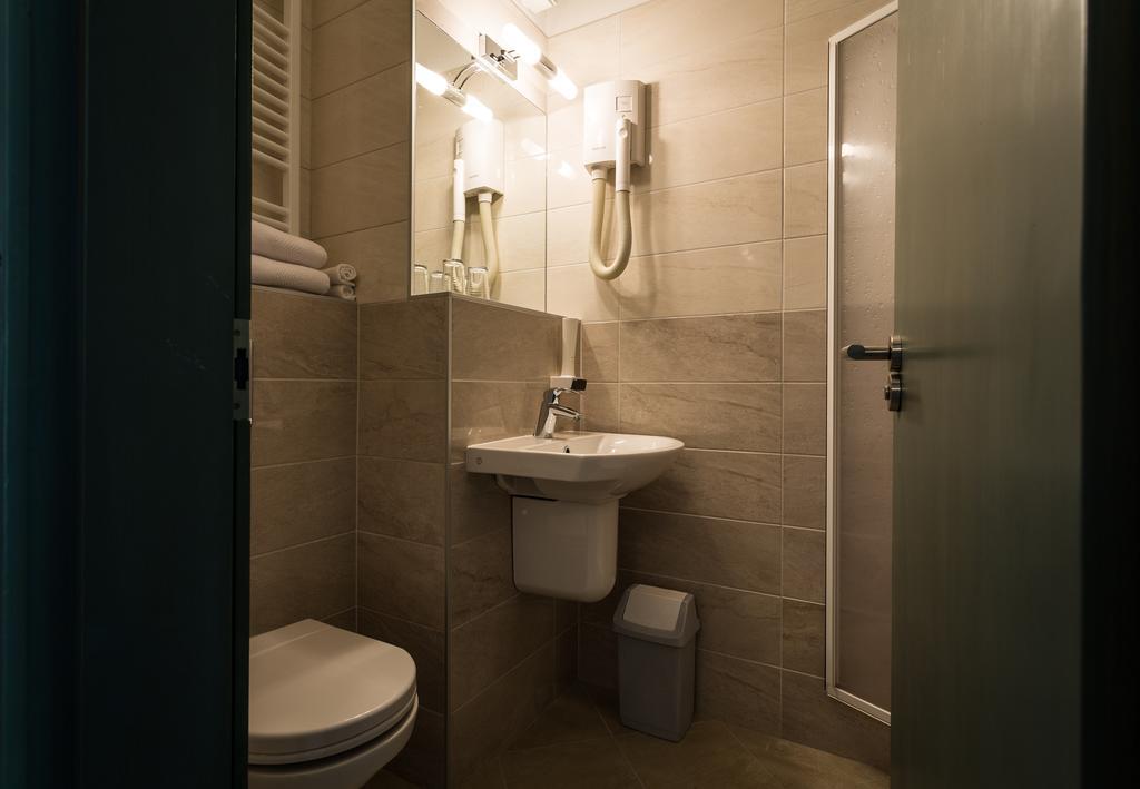 Standard Room with Two Single Beds