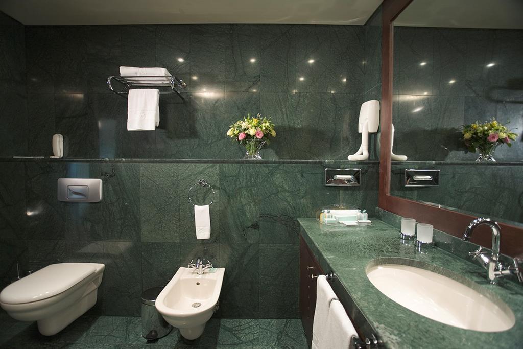 Executive Room with Views to the City or to the National Theatre