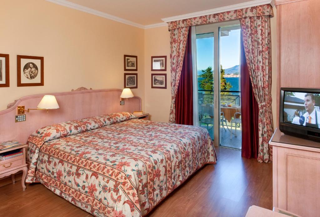 Three-Bedroom Apartment Lake View
