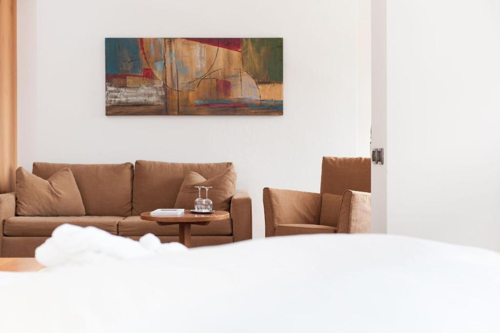 Superior Double Room with Balcony,28486034:JPEG
