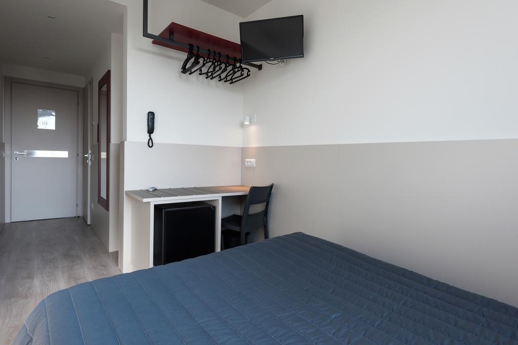 Small Double Room French Bed,380099947:JPEG