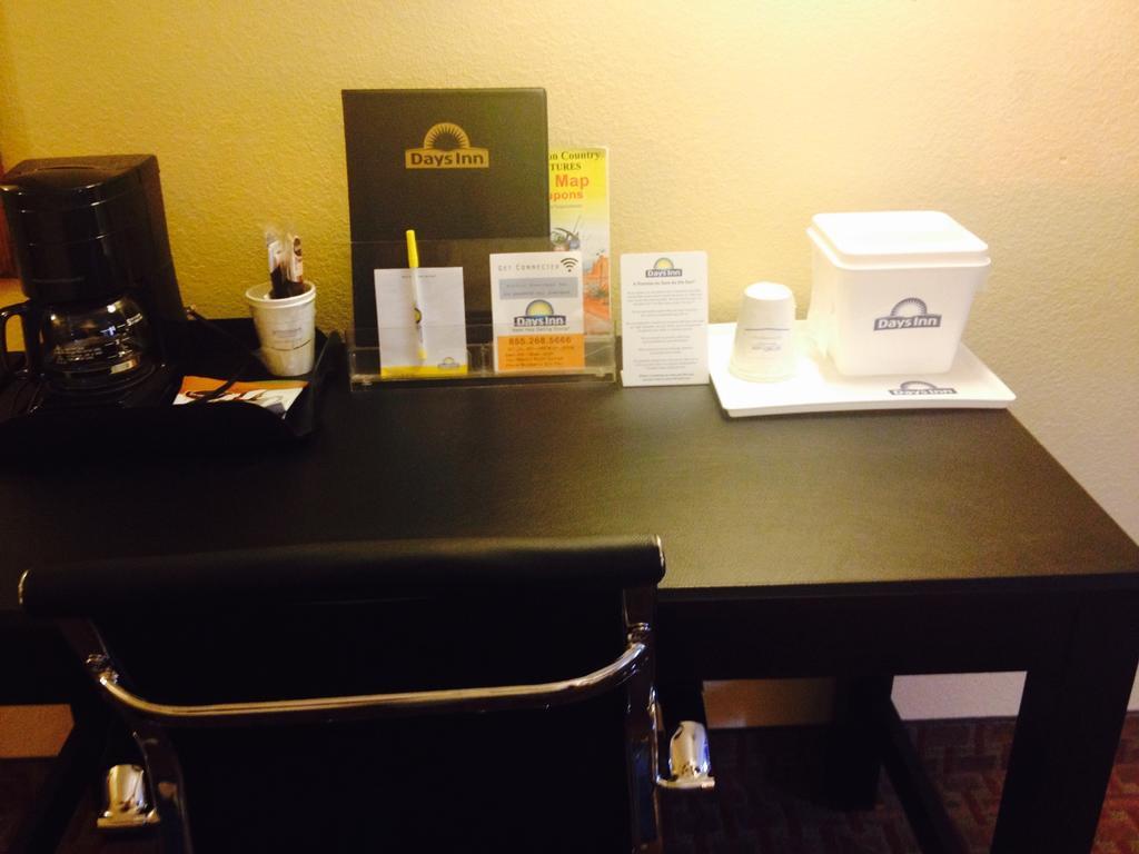 Queen Suite - Non-Smoking,698668701:JPEG