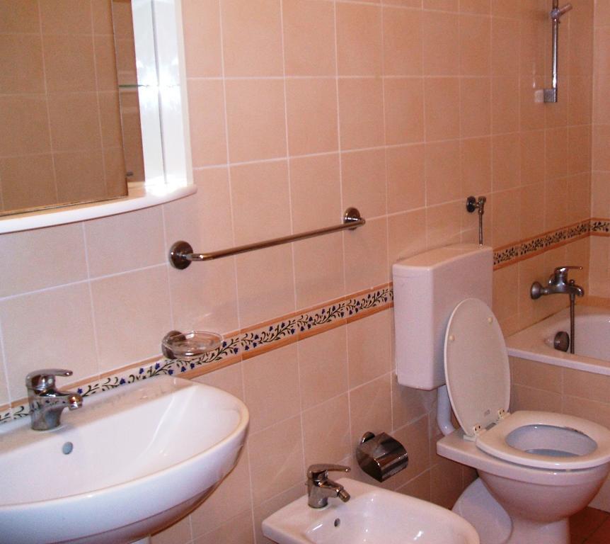 Two-Bedroom Apartment,401989830:JPEG