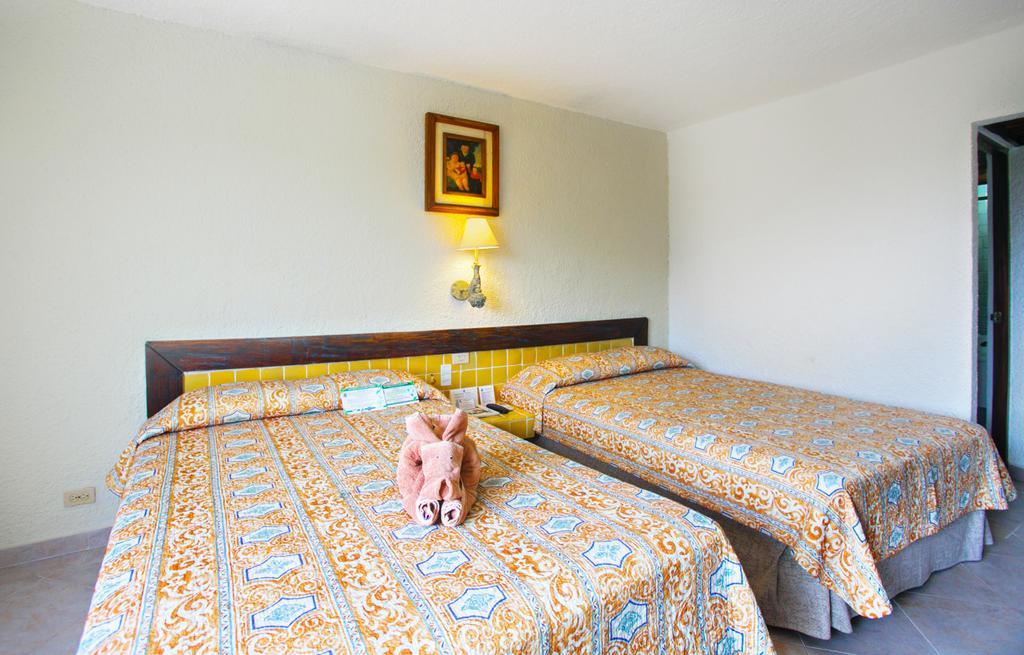 Habitación Estándar Básica con vistas al aparcamiento