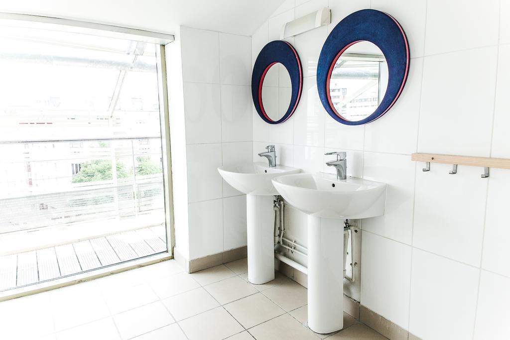 Chambre Lits Jumeaux avec Salle de Bains Commune