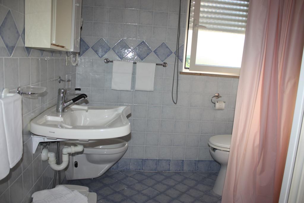 Small Double Room,406857525:JPEG