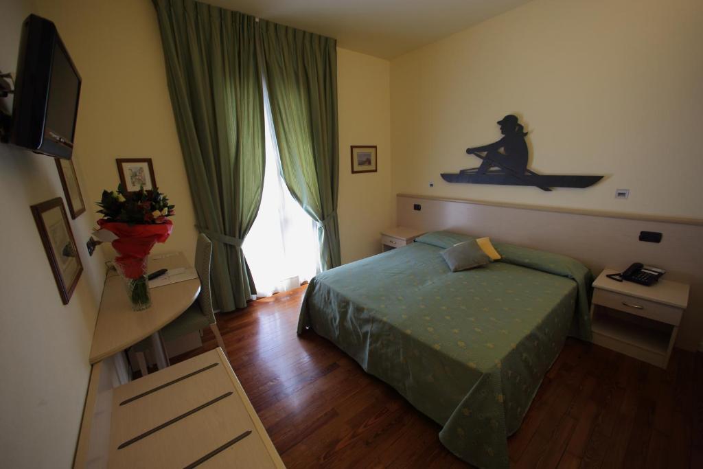 Double Room,676991538:JPEG