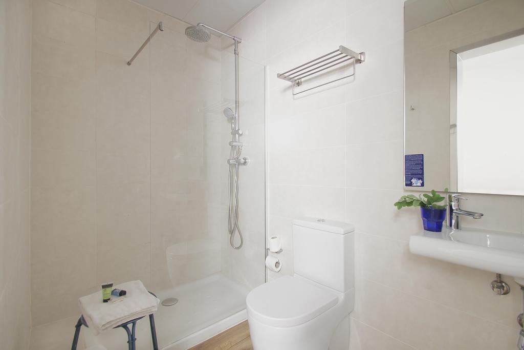 Standard Twin Room,422109987:JPEG