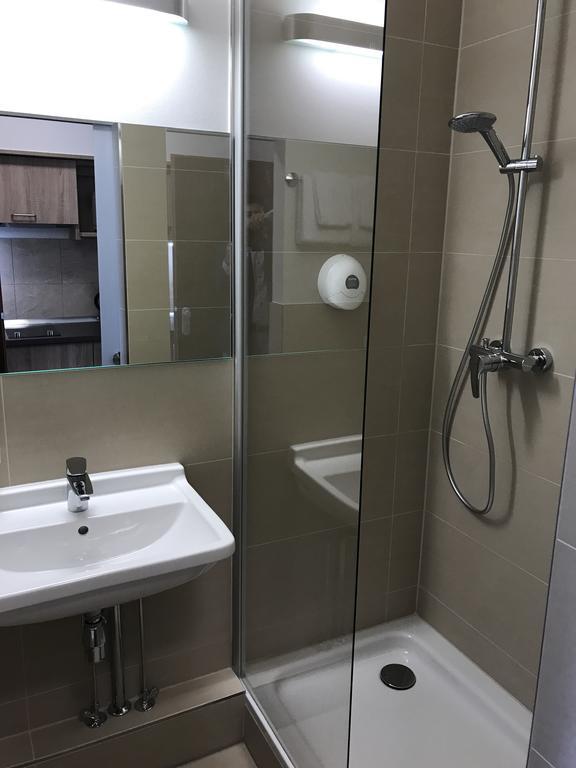 Economy Plus Double Room,425051772:JPEG