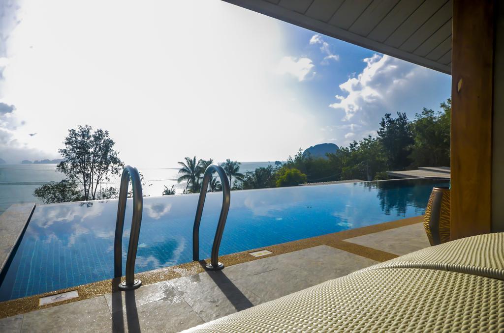 Familien-Poolvilla mit Meerblick
