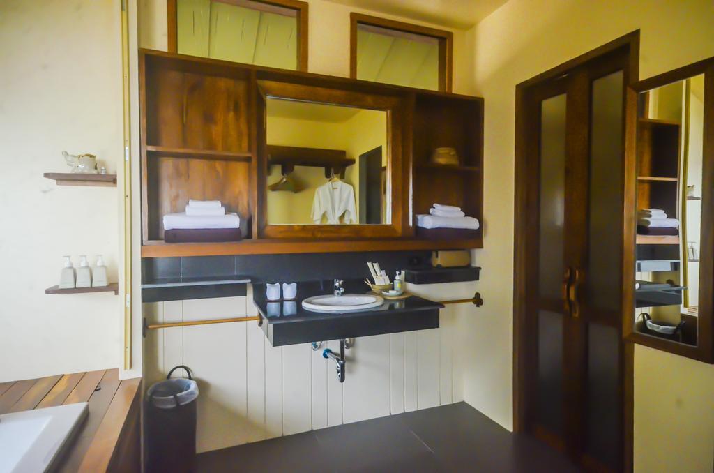 Deluxe Unterkunft mit Meerblick und Whirlpool-Badewanne