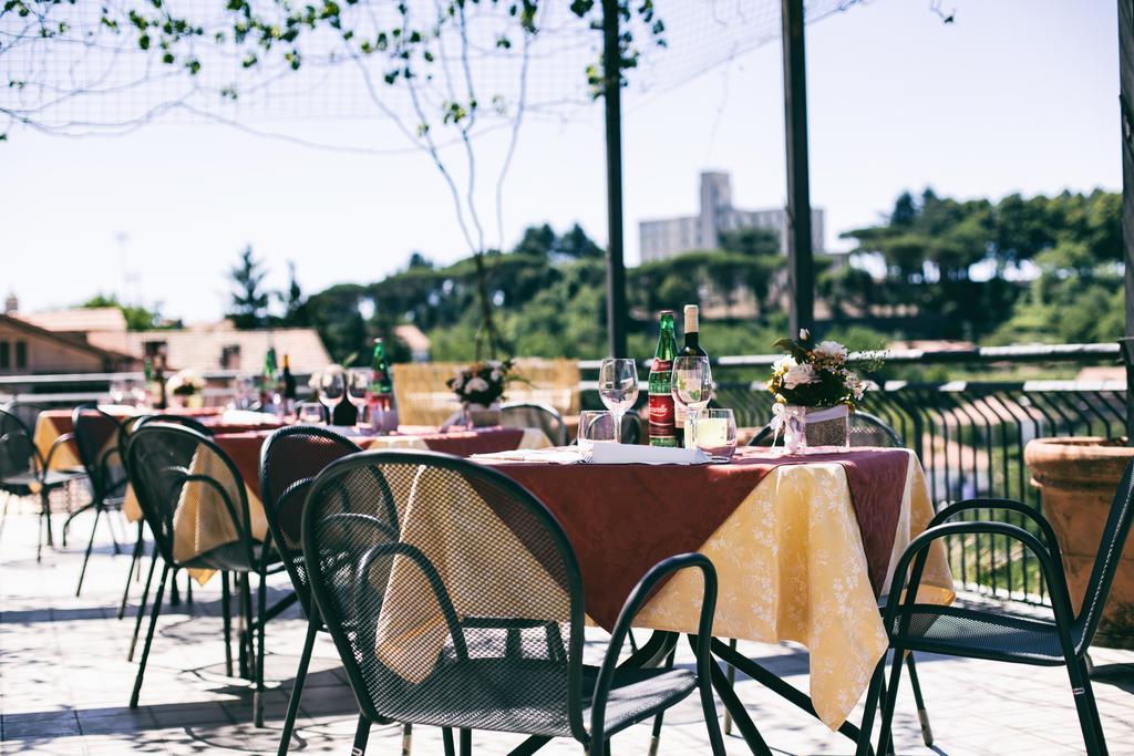 Camera Matrimoniale con Vista Giardino