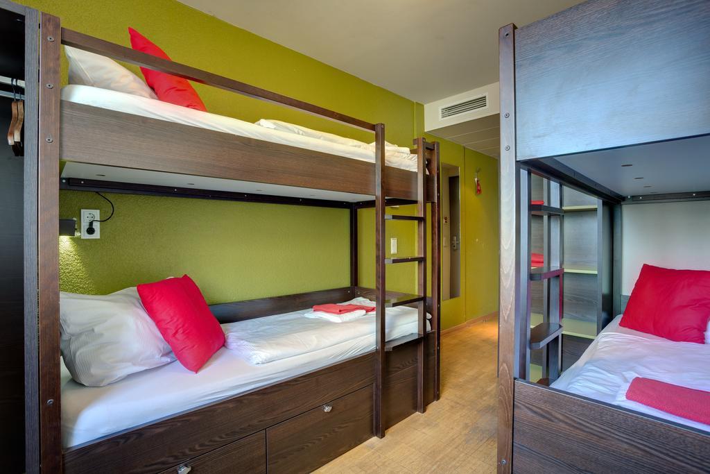 Cama em Dormitório Feminino com 4 Camas