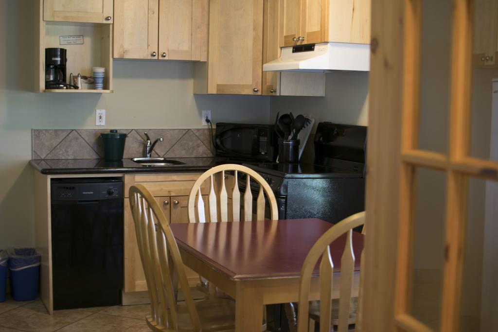 Queen Room with Three Queen Beds and Kitchen