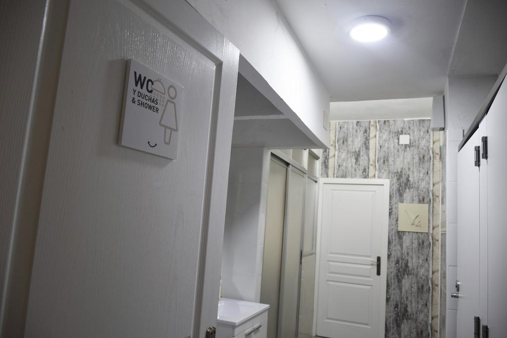 Standard Twin Room with Shared Bathroom