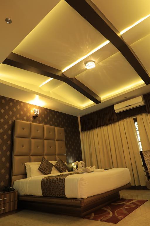 Elegance Room