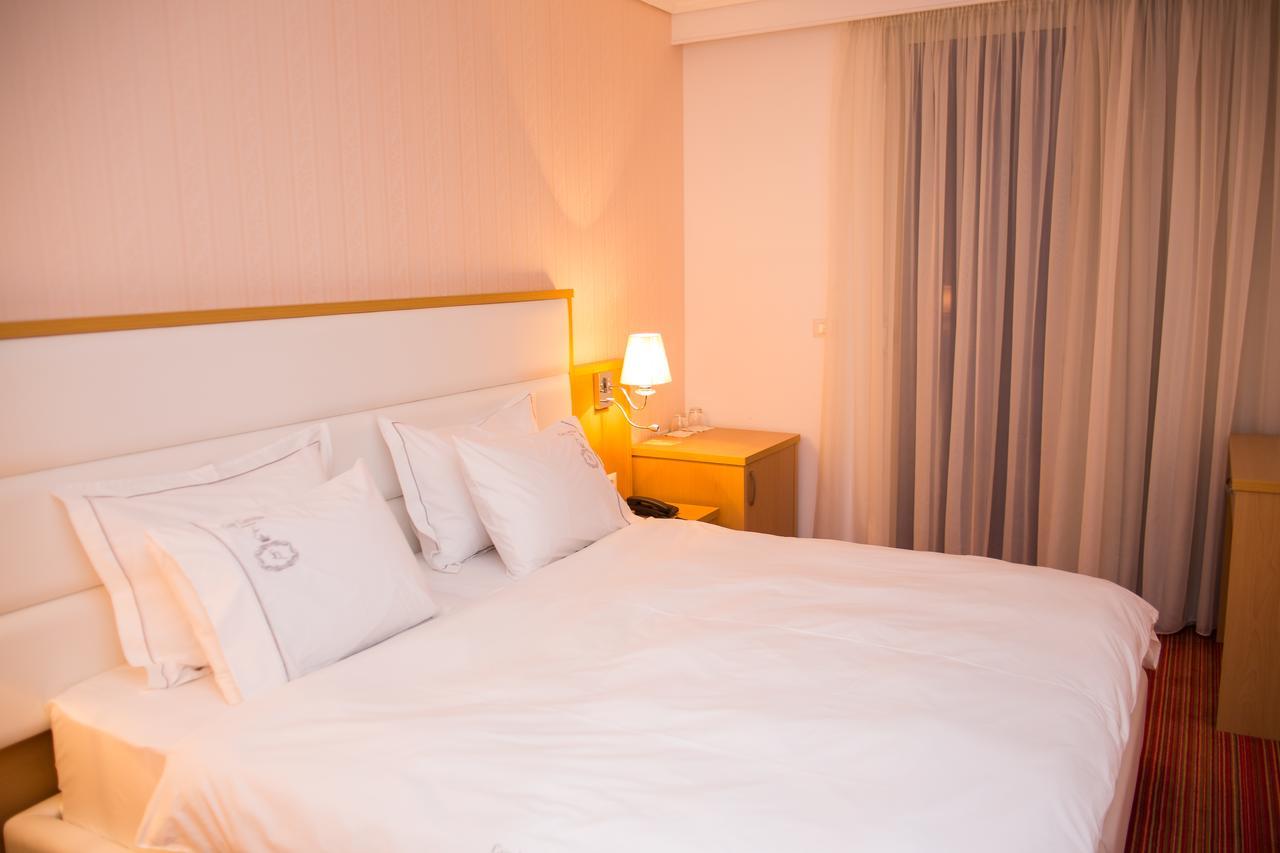 Doppelzimmer mit Balkon und Meerblick