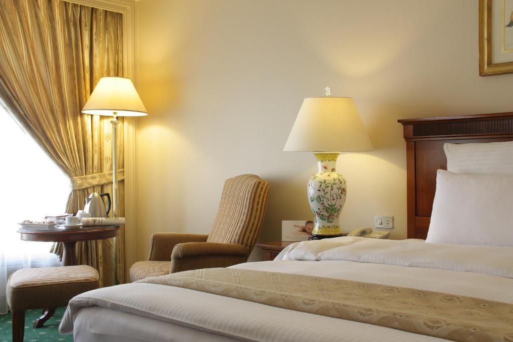 Executive Suite,280282453:JPEG