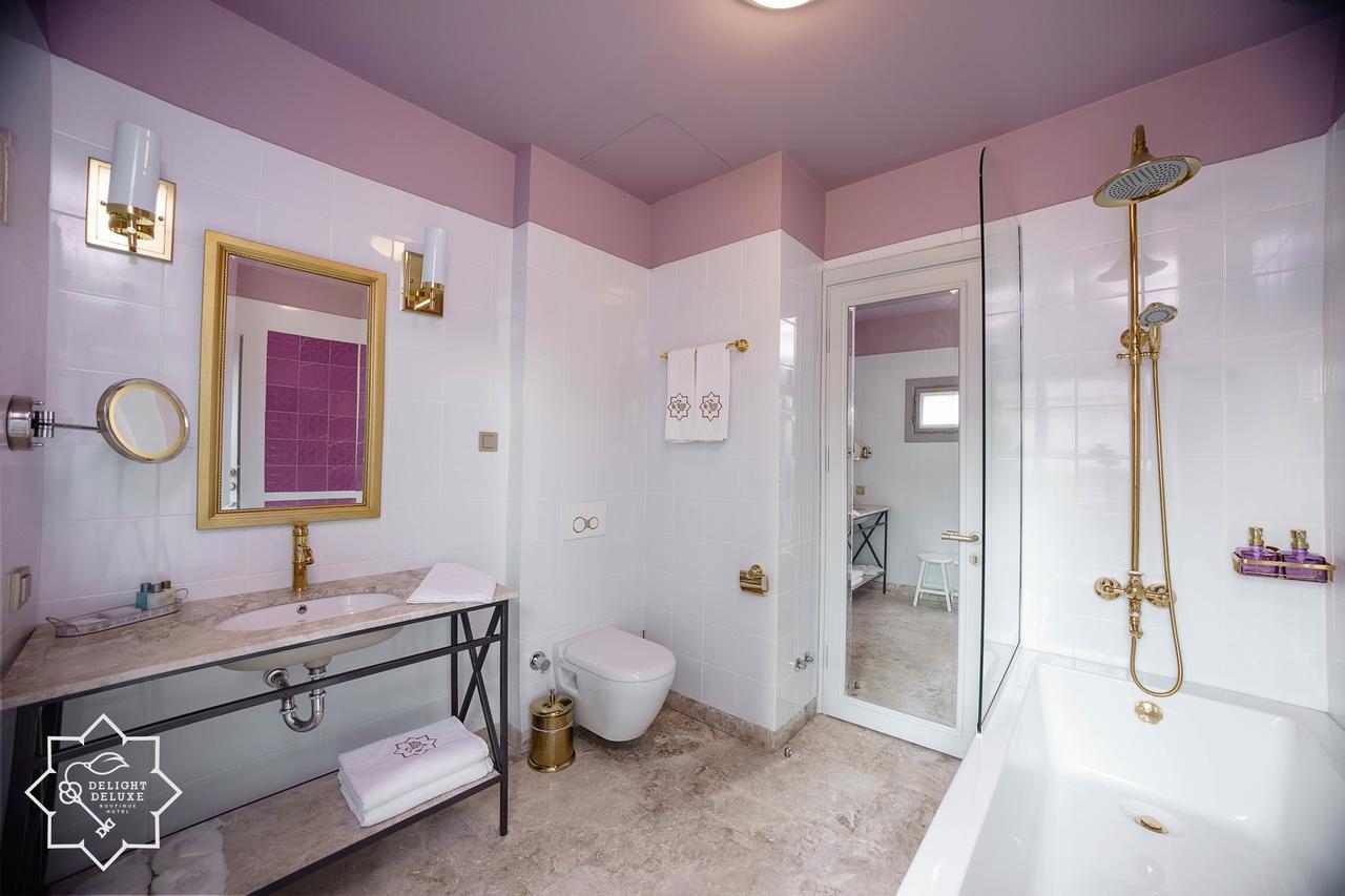 Honeymoon Suite with Balcony,530556339:JPEG