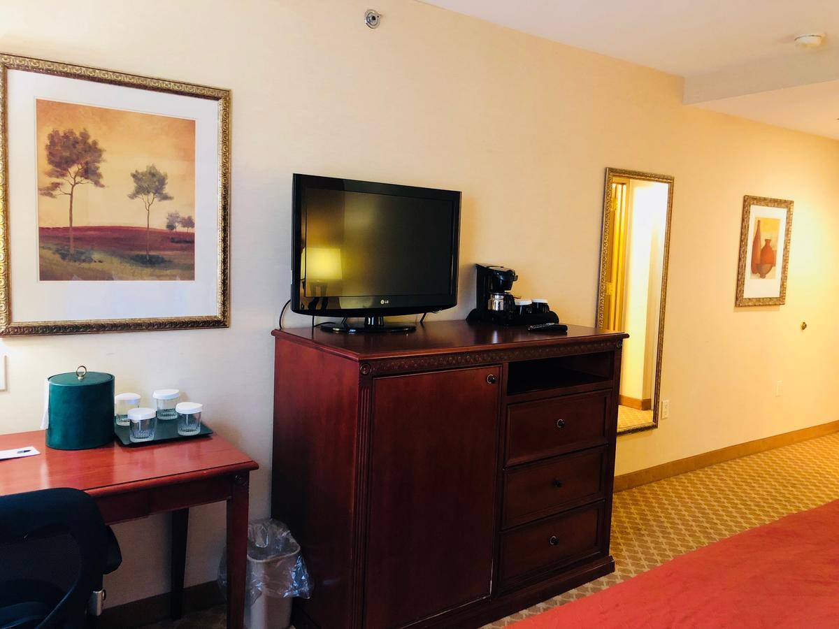 Zimmer mit Kingsize-Bett und Stadtblick - Barrierefrei