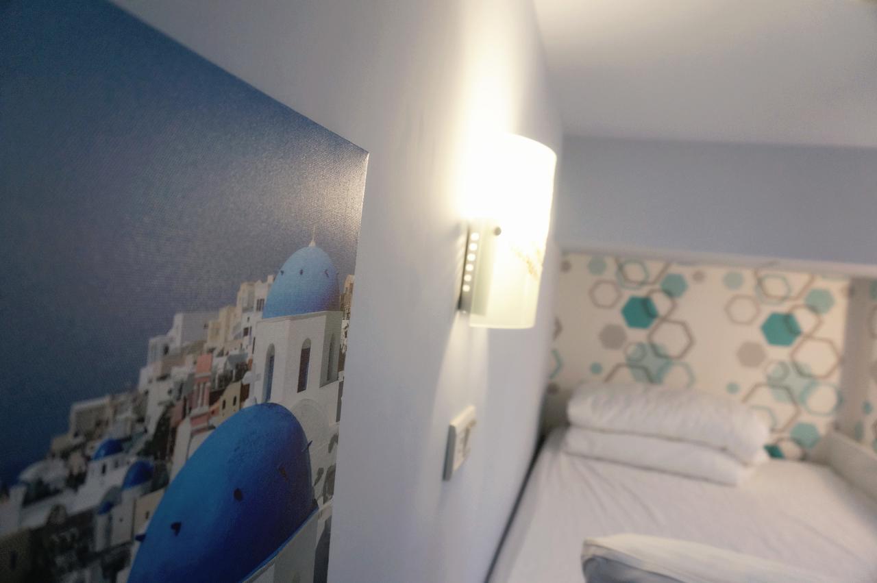 Female Dormitory Room,535596849:JPEG