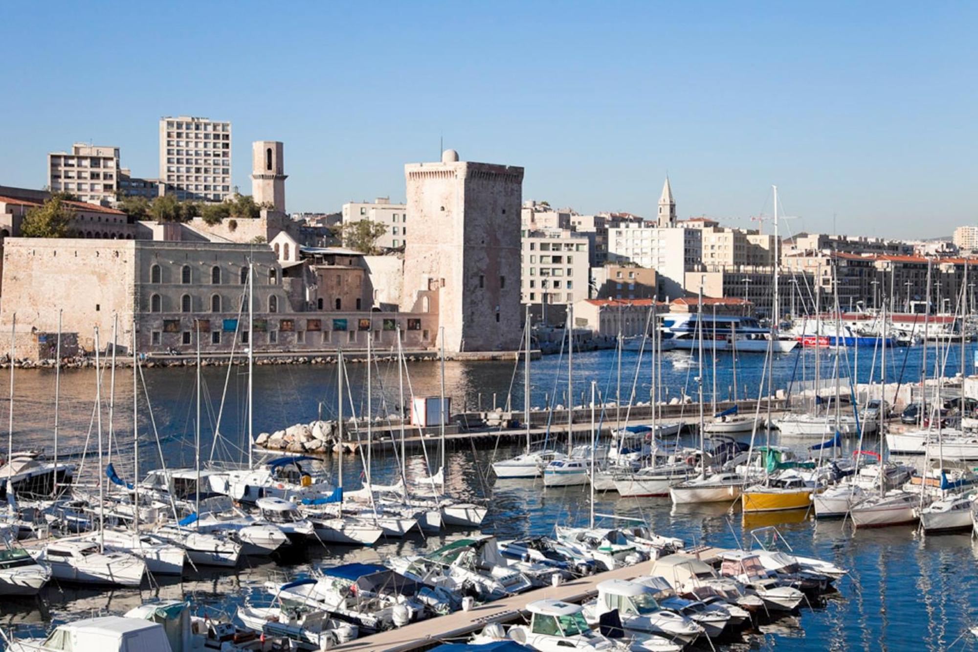 Deluxe Queen Room with Harbour View